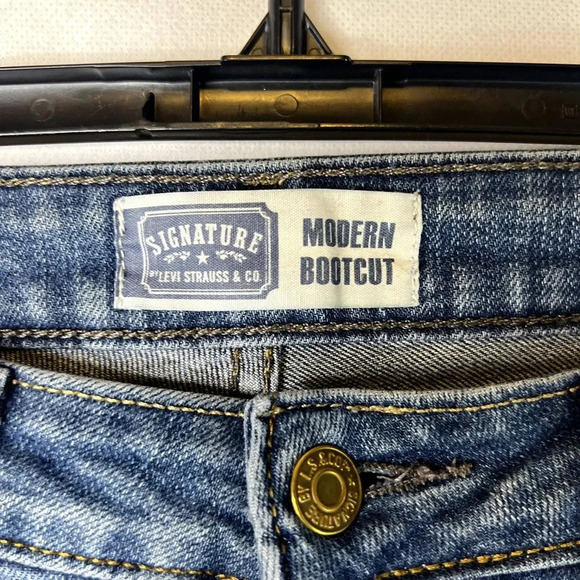 Levis Signature Modern Bootcut Jeans Size 8 - Picture 6 of 10